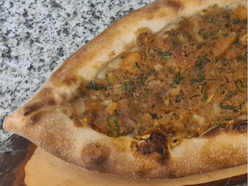 pide mit Hackfleisch